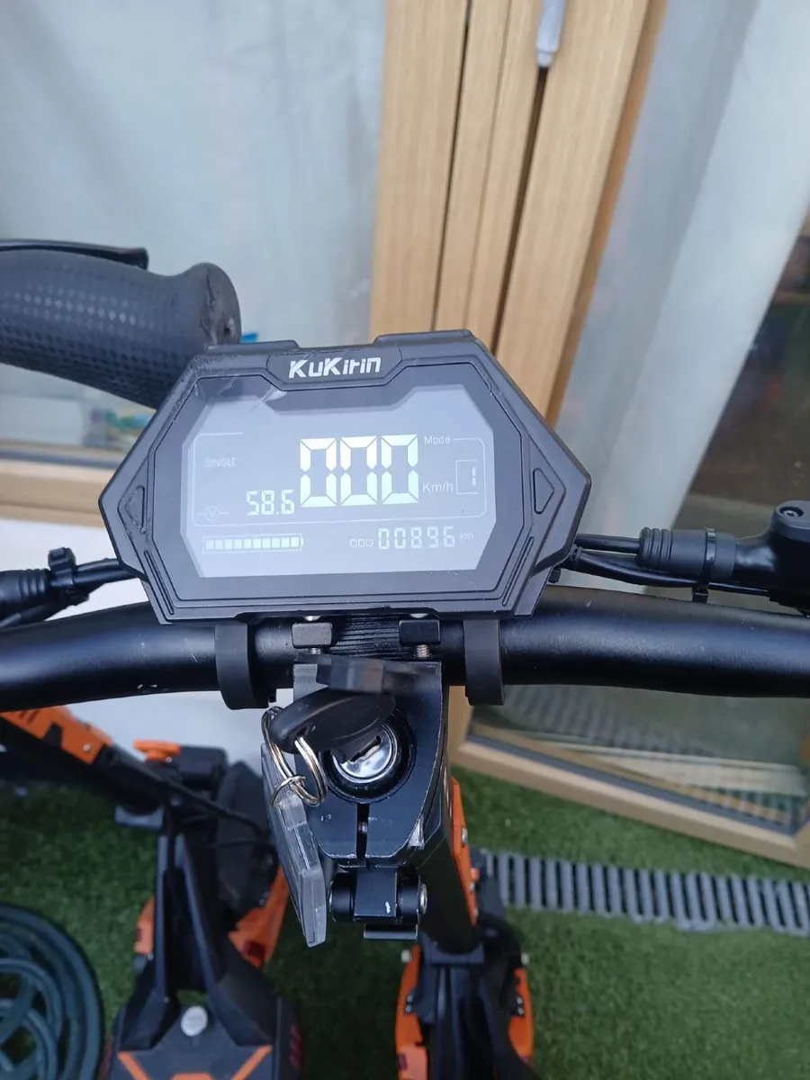 Kugo G3 Pro Electric Scooter (2025 Model) - Image 4