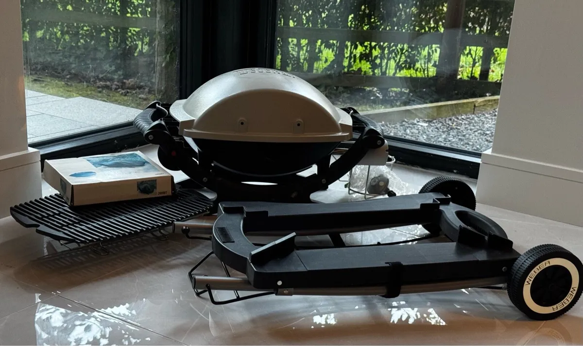 WEBER GAS BABYQ PORTABLE BARBEQUE AND TROLLEY - Image 3
