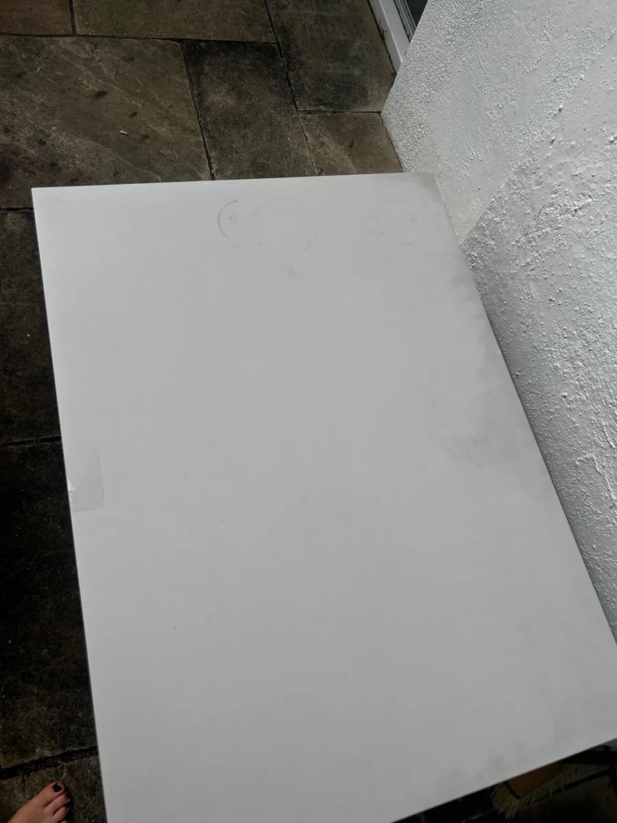 Pull out table/ desk with wheels - Image 3