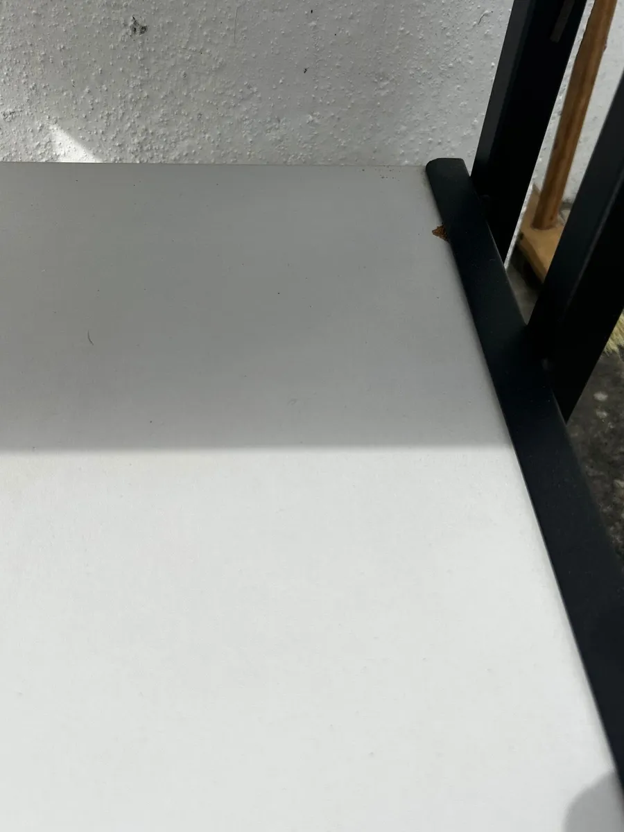 Pull out table/ desk with wheels - Image 4