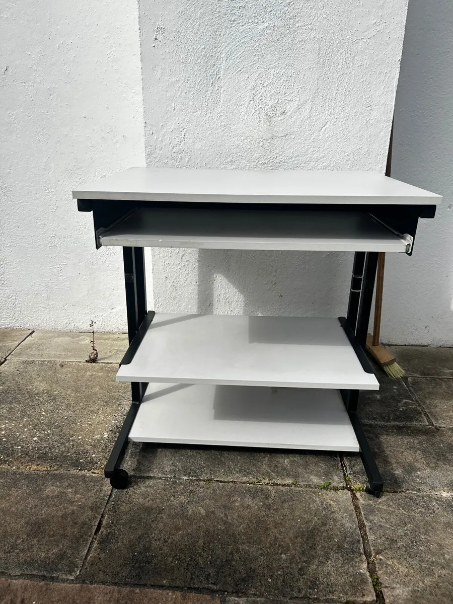 Pull out table/ desk with wheels - Image 1