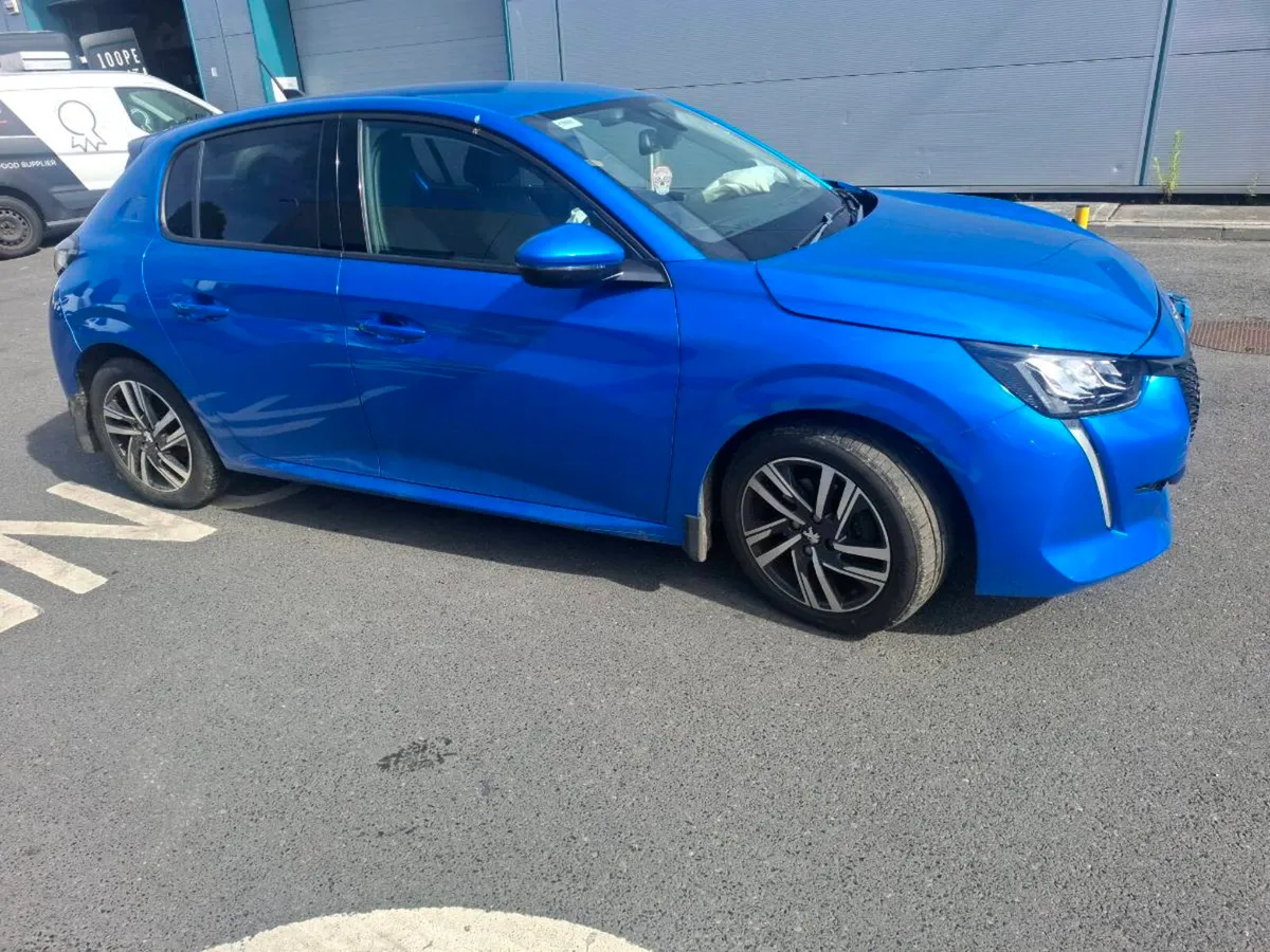 Peugeot 208 petrol - Image 1