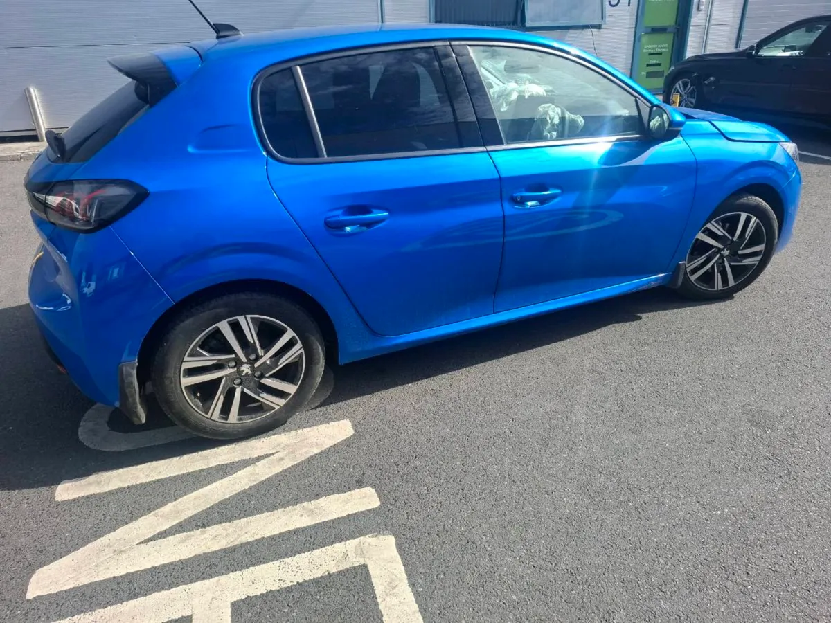 Peugeot 208 petrol - Image 2