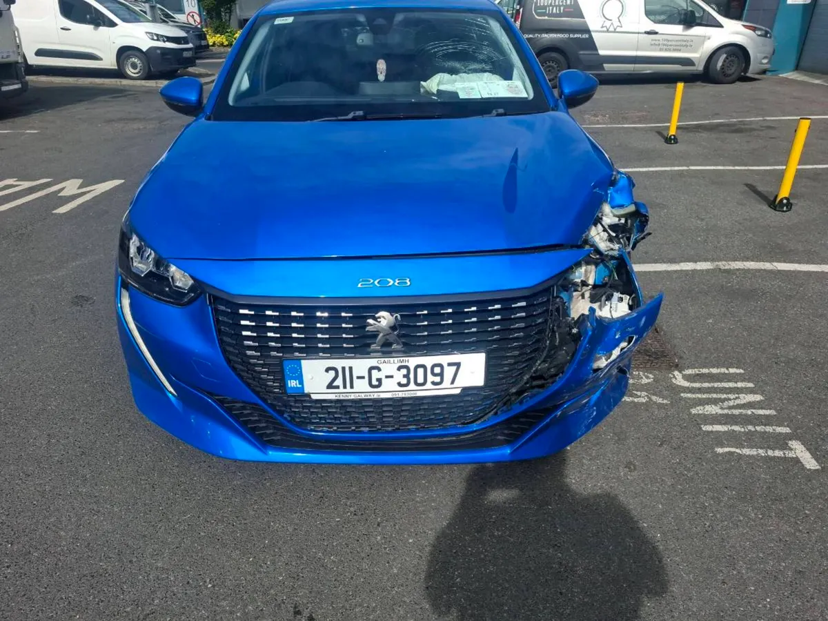 Peugeot 208 petrol - Image 4