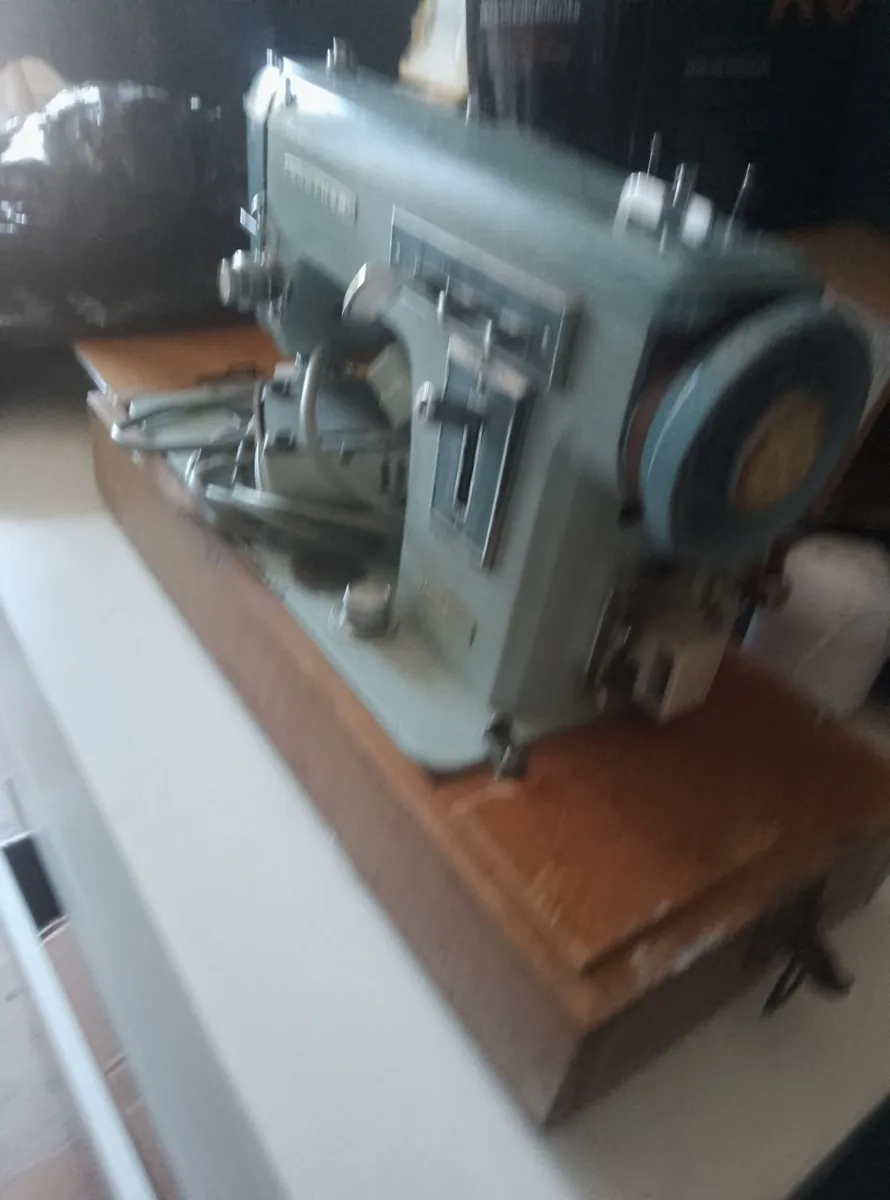 Brother sewing machine - Image 3