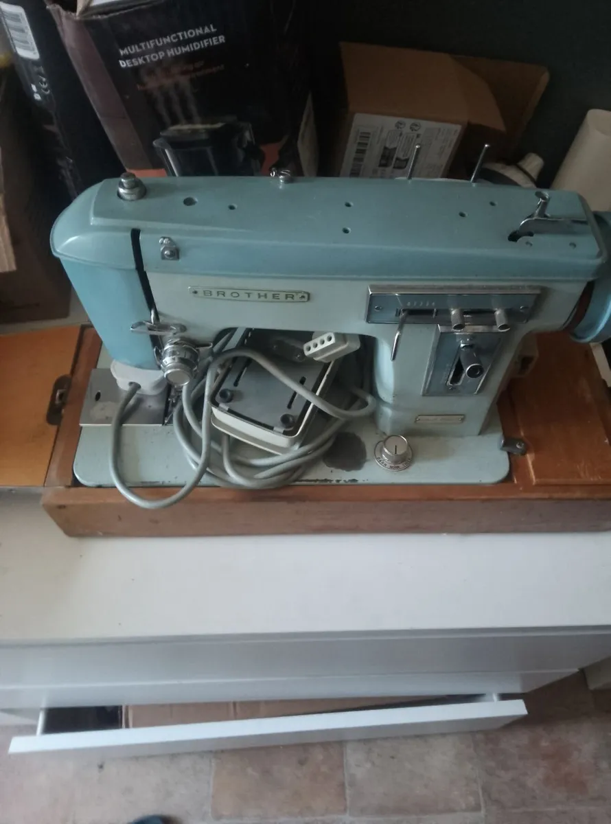 Brother sewing machine - Image 4