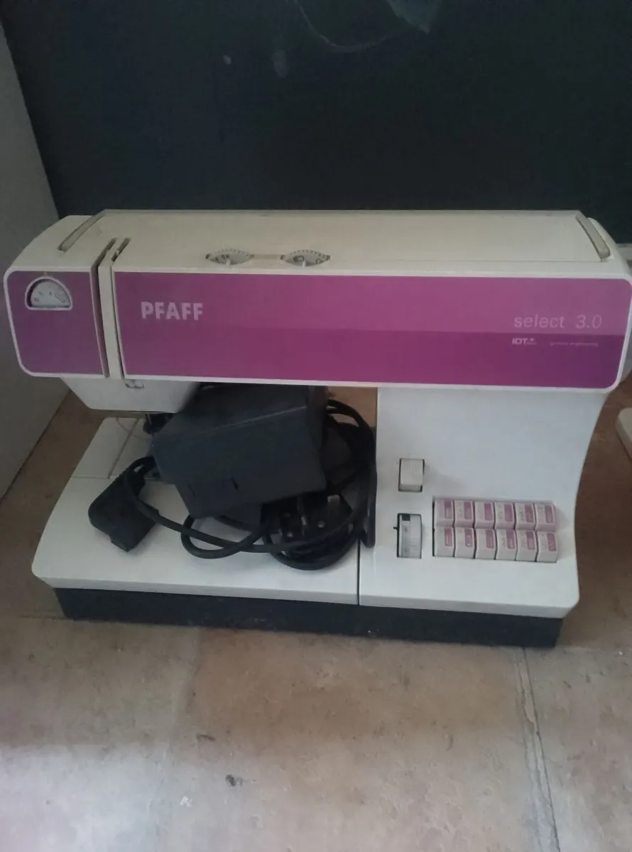 Pfaff sewing machine - Image 1