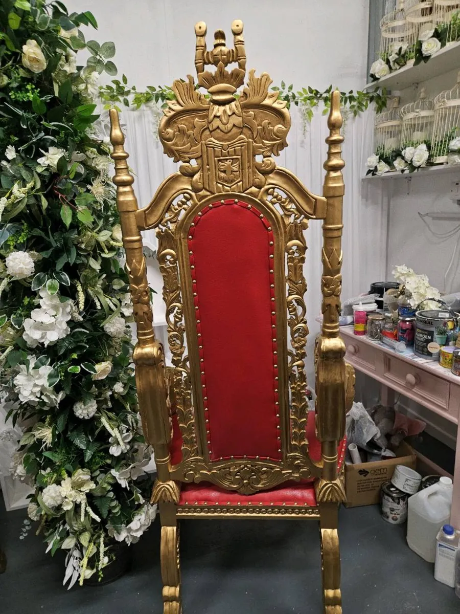 Extra large Throne chairs & runner - Image 3