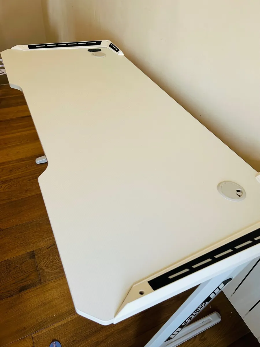 GAMING DESK - Image 1
