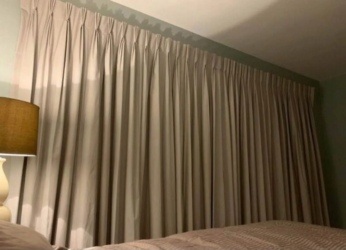 Curtains - Image 2