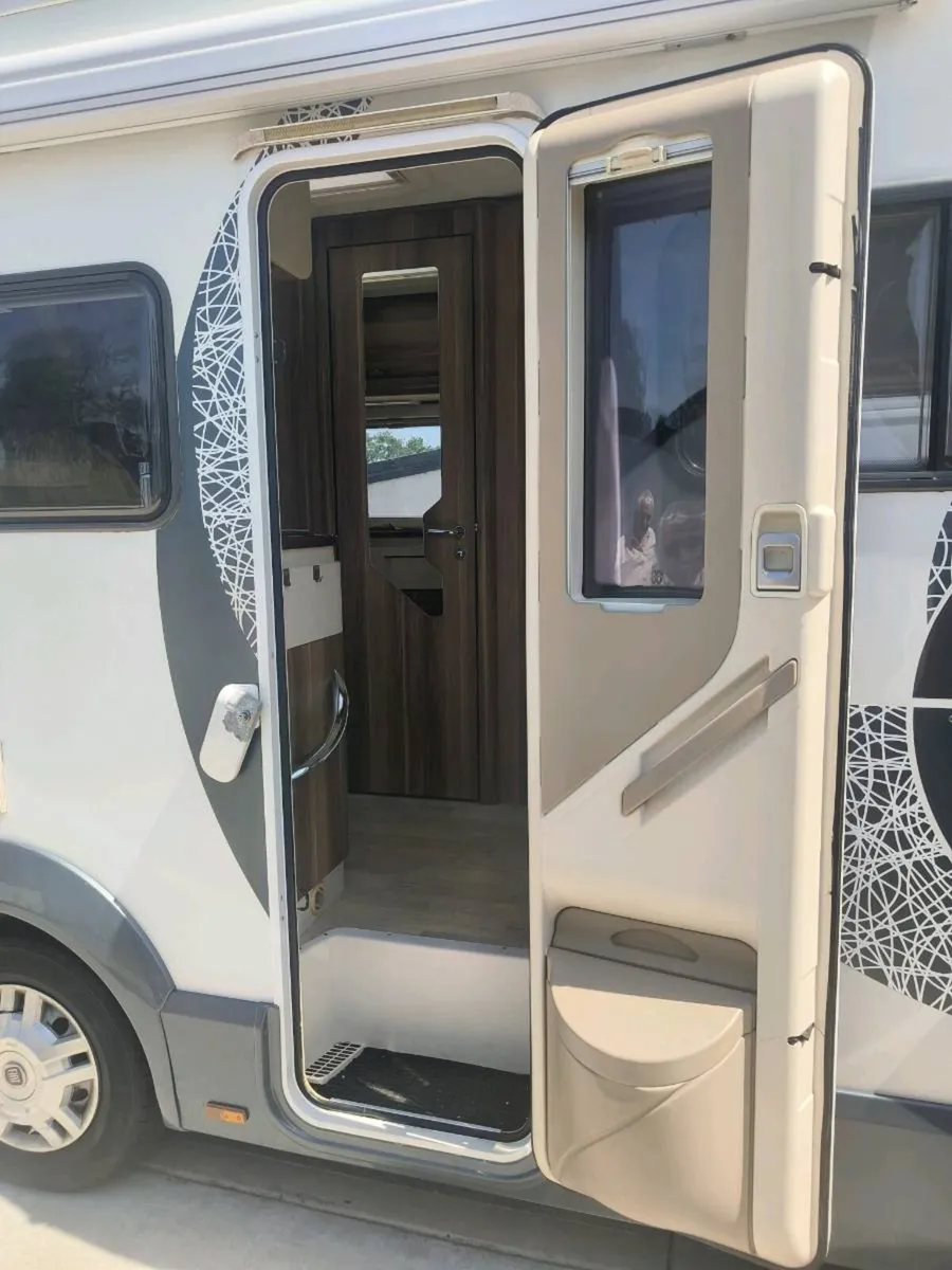 Camper - Image 2