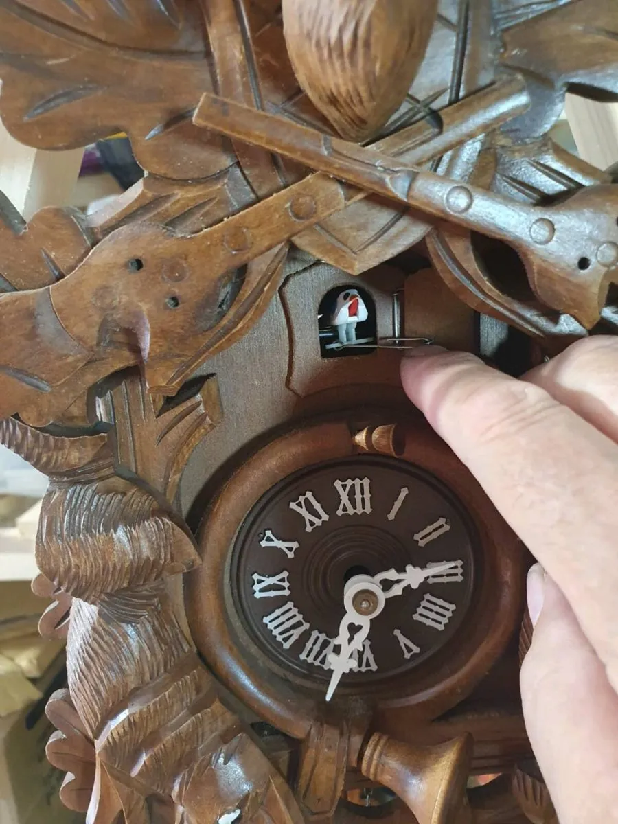 Hand carved cuckoo clock - Image 4