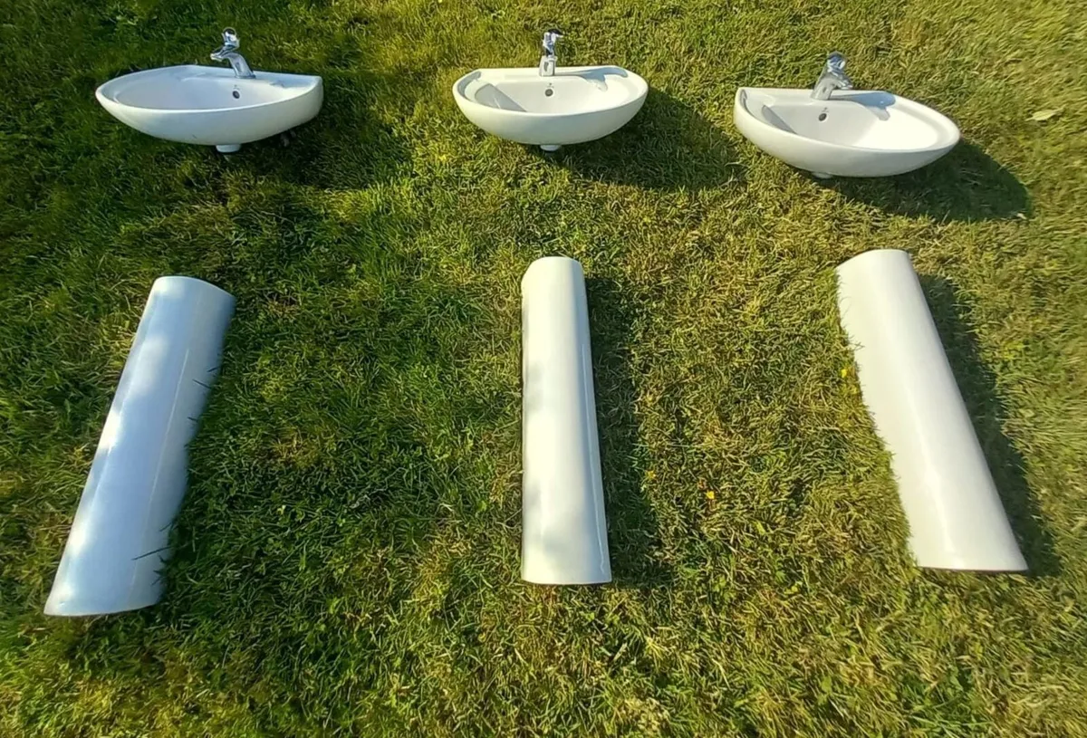 3x pedestal sinks + taps - Image 1