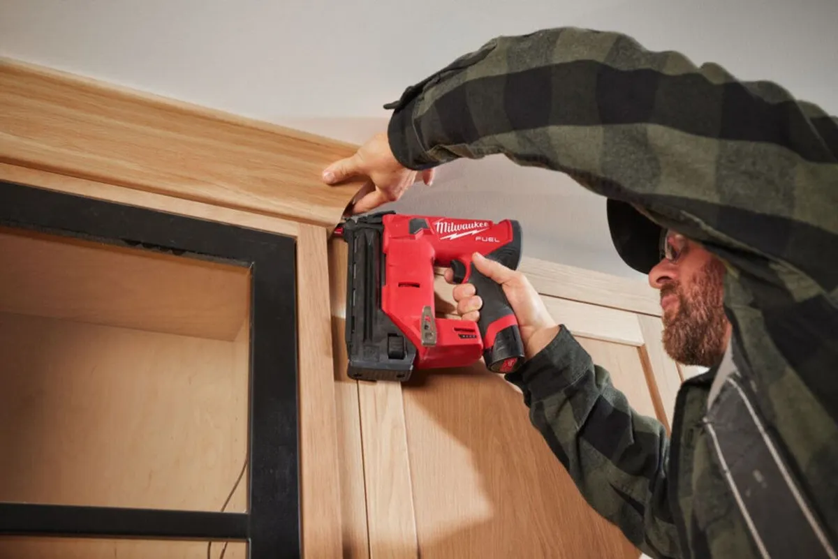 Milwaukee M12 Fuel 18Ga Brad Nailer kit - Image 4