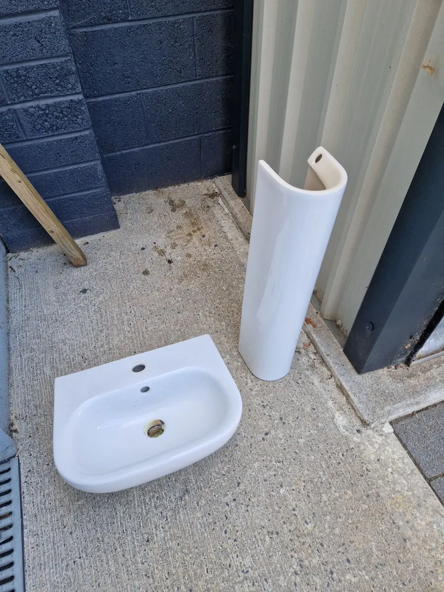 Sink basin and stand