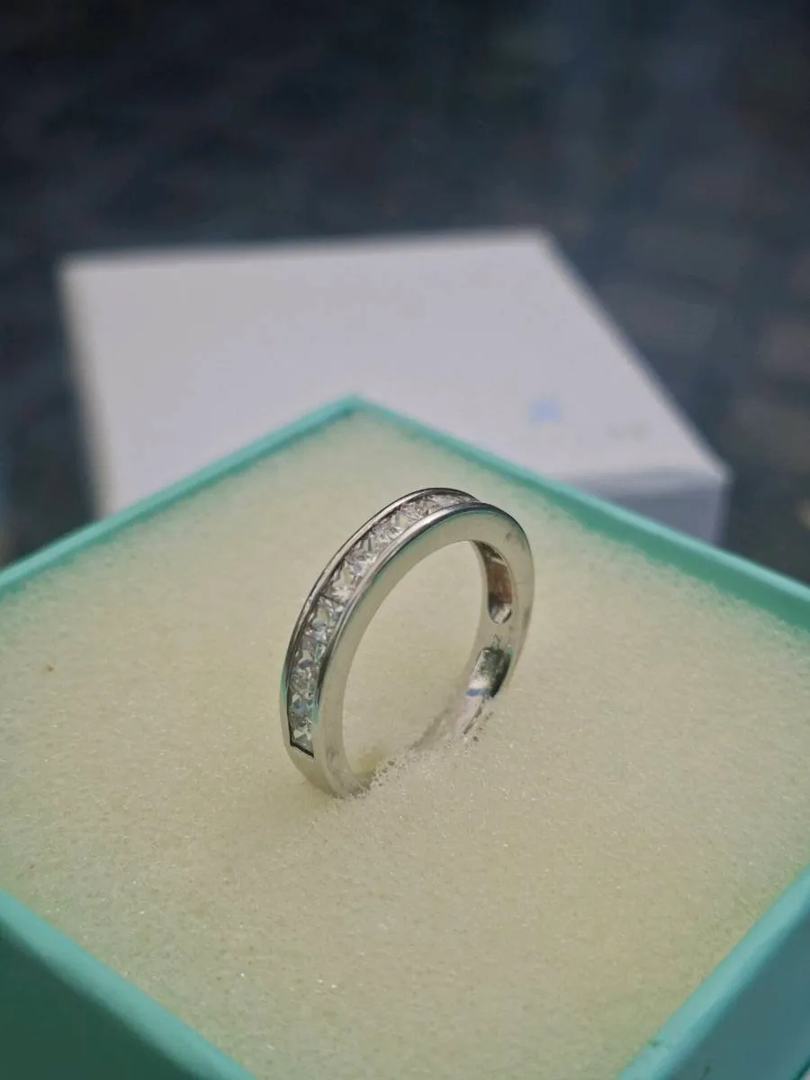 Stunning 925 Sterling Silver Ladies Eternity Ring - Image 3
