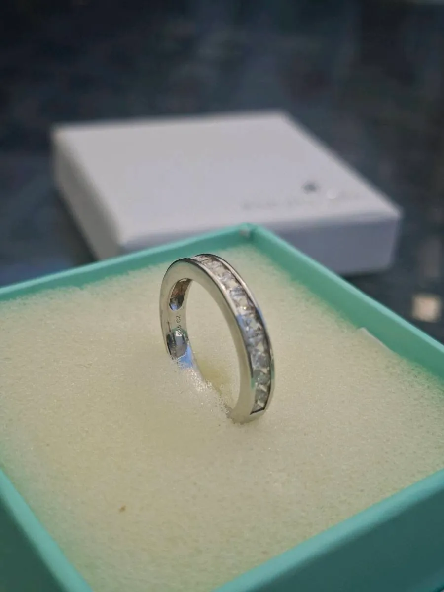 Stunning 925 Sterling Silver Ladies Eternity Ring - Image 4