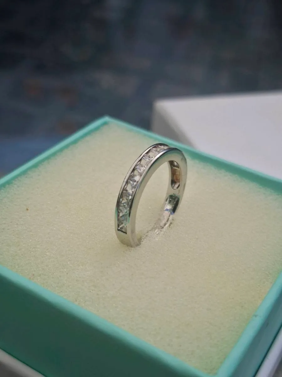 Stunning 925 Sterling Silver Ladies Eternity Ring - Image 2