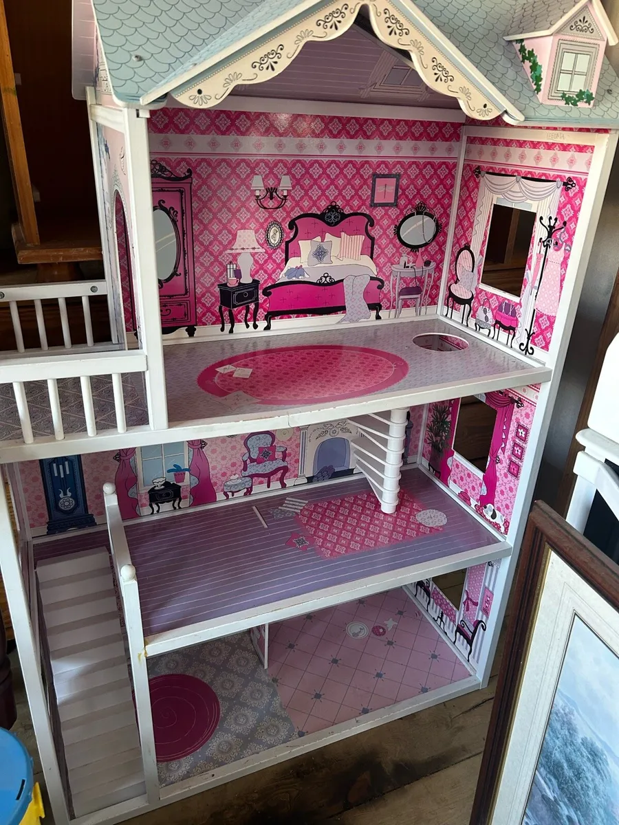 Dolls house - Image 1
