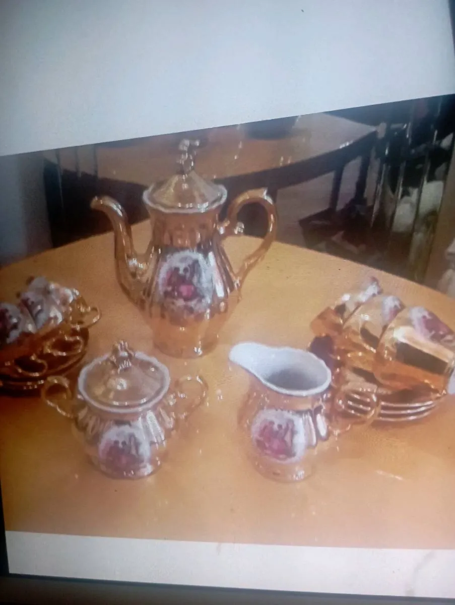 VINTAGE FOREIGN GOLD TES BONDWARE FINE BONE CHINA - Image 2