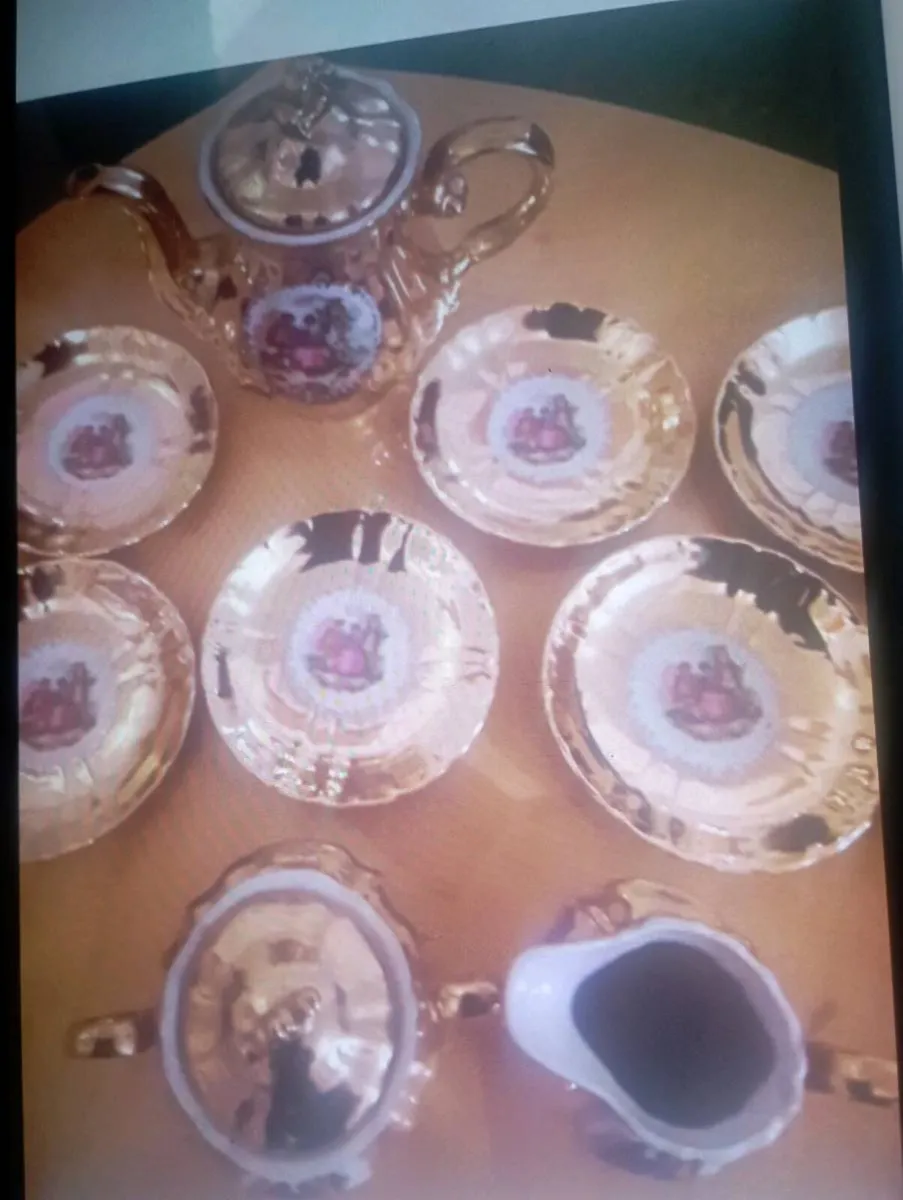 VINTAGE FOREIGN GOLD TES BONDWARE FINE BONE CHINA - Image 4