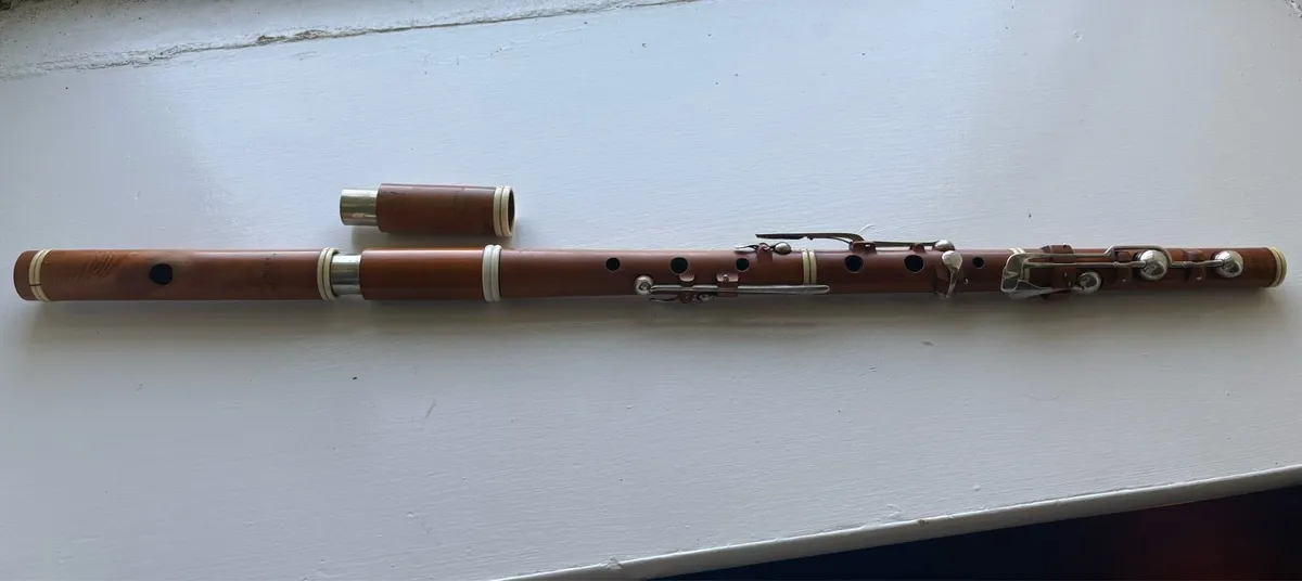 Antique Boxwood & Ivory 8-key Flute - Image 1