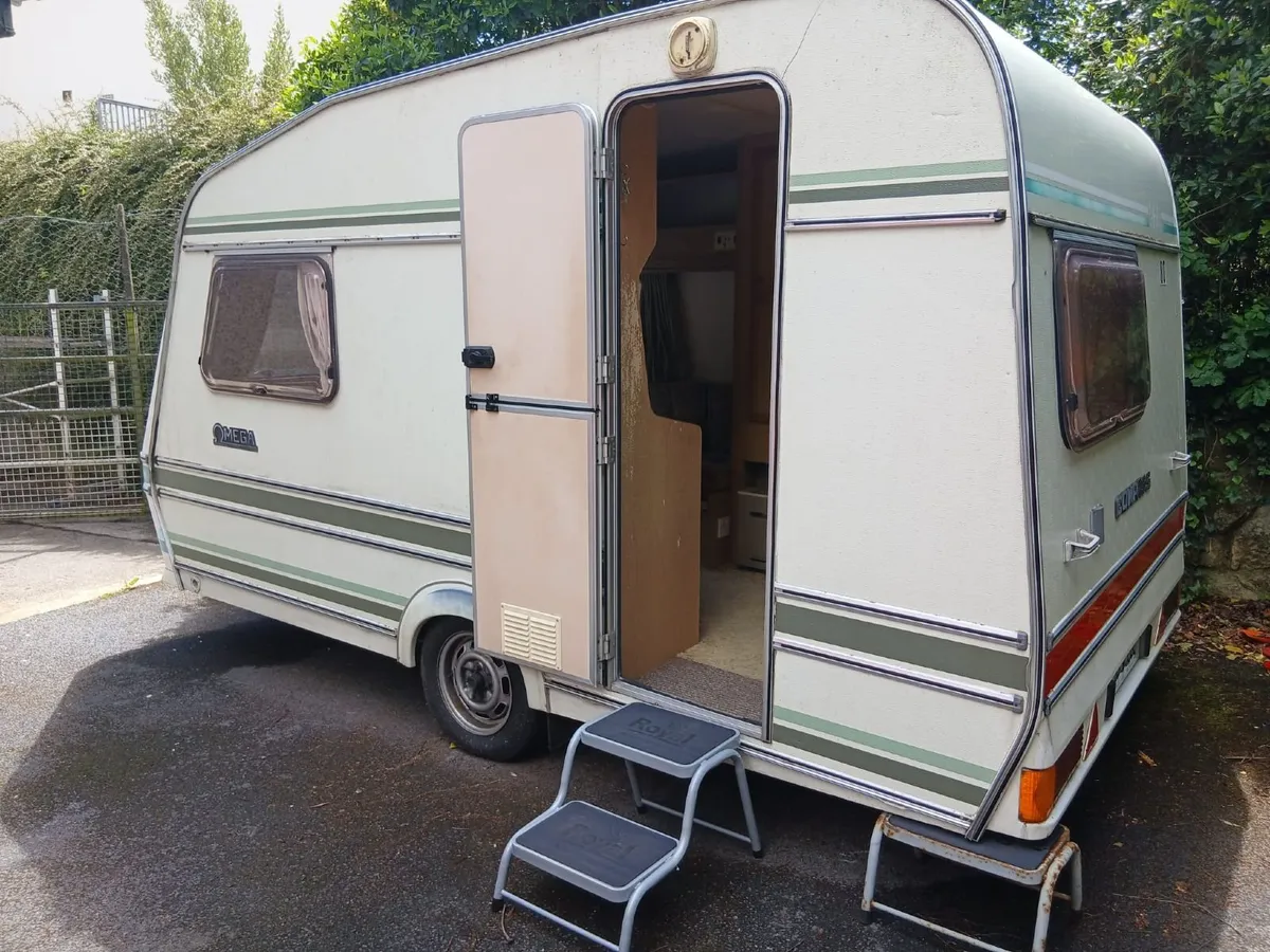 Excellent condition, light, 2-berth caravan - Image 4