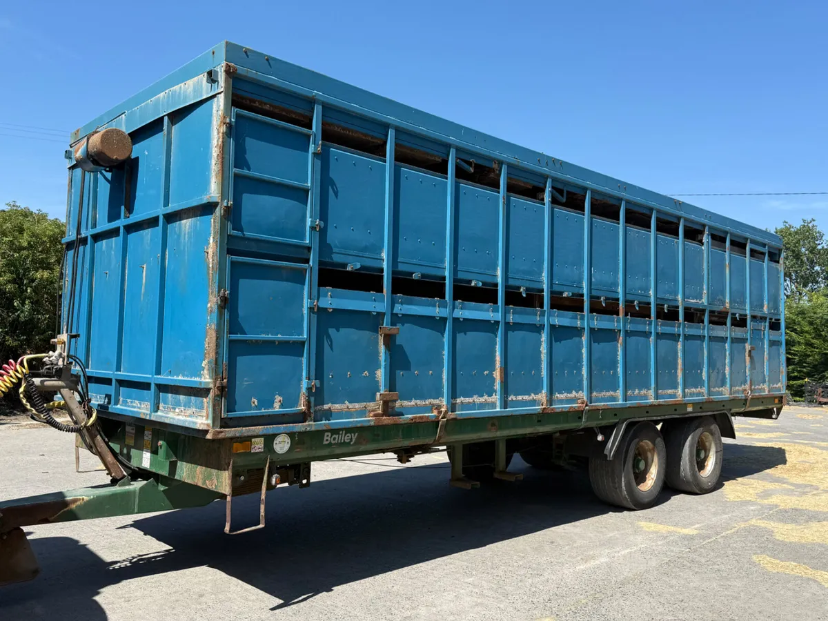 Bailey trailer with livestock box - Image 1