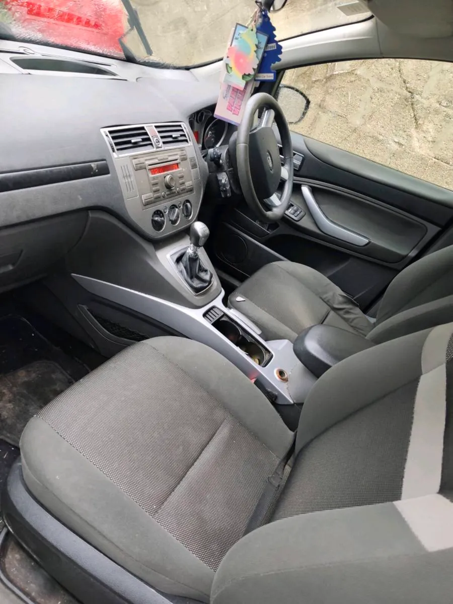 Ford Kuga 2011 2.0 - Image 4