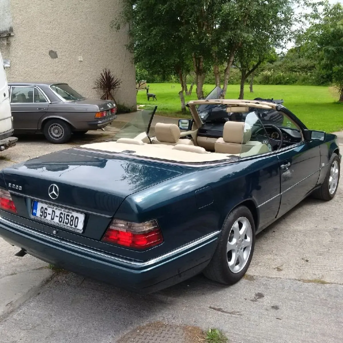 Mercedes-Benz E220 Cabriolet 1996 - Image 2