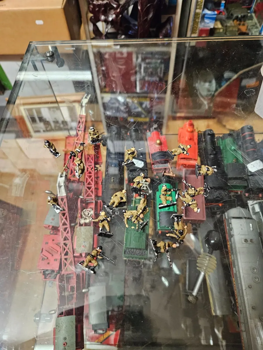 Britain's Airfix WW2 Metal Soldiers - Image 1