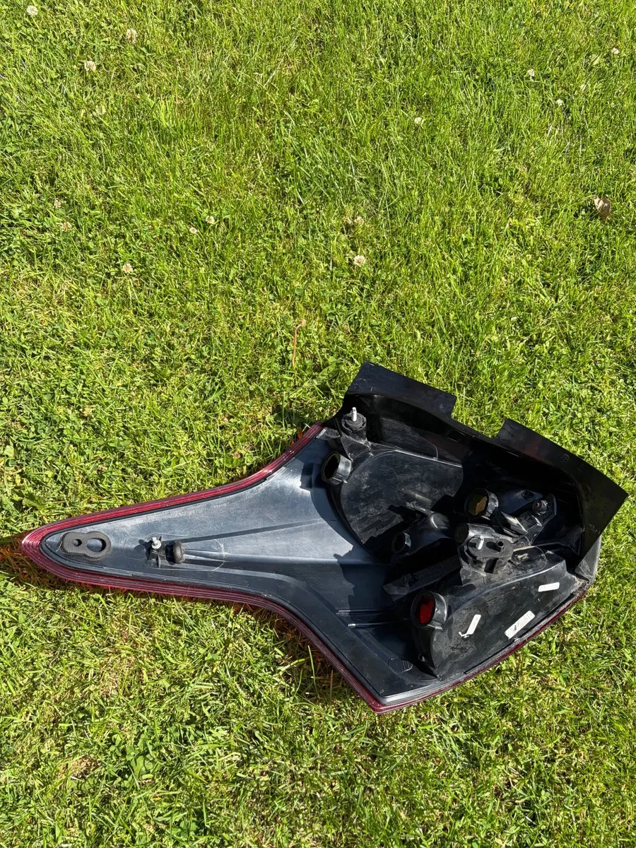 Ford Focus Mk3 right rear lights lens - Image 3