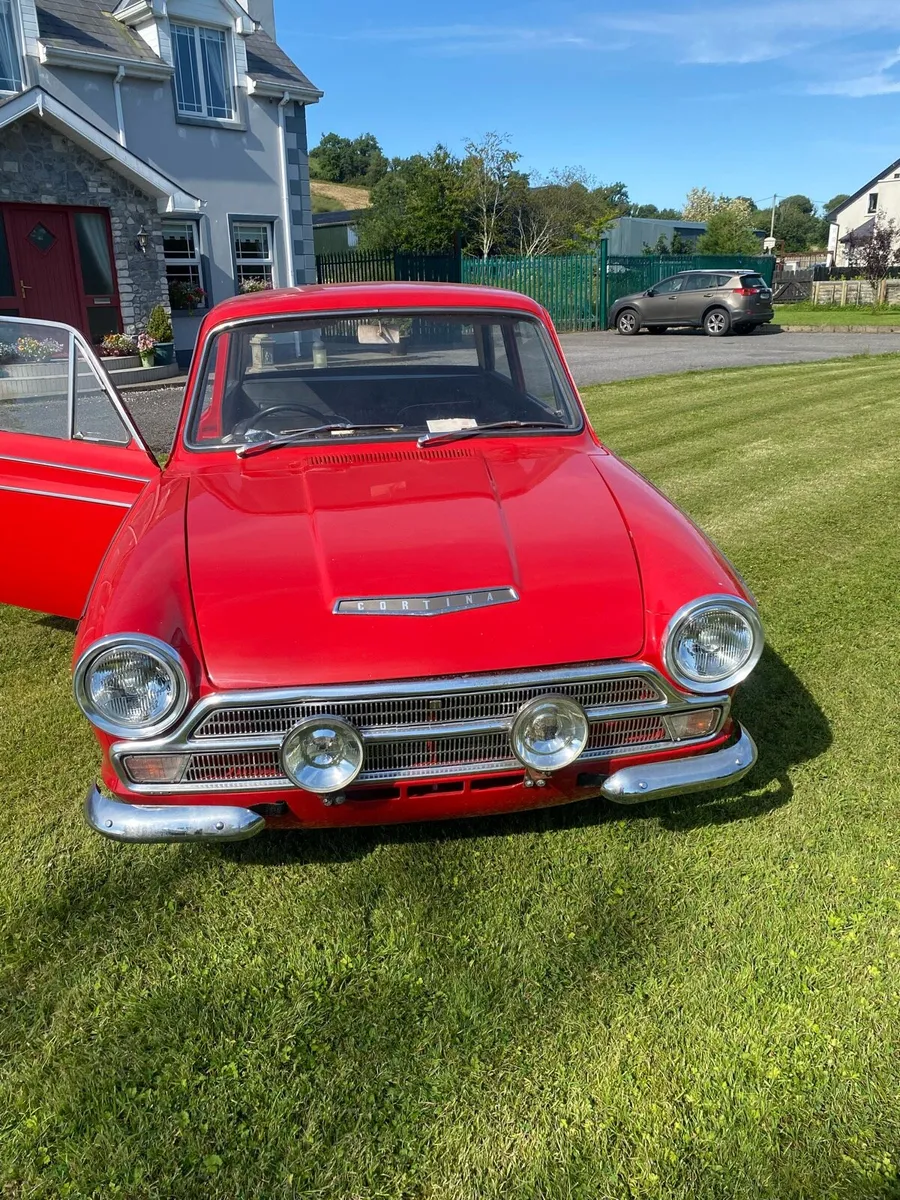 Vintage car - Image 1