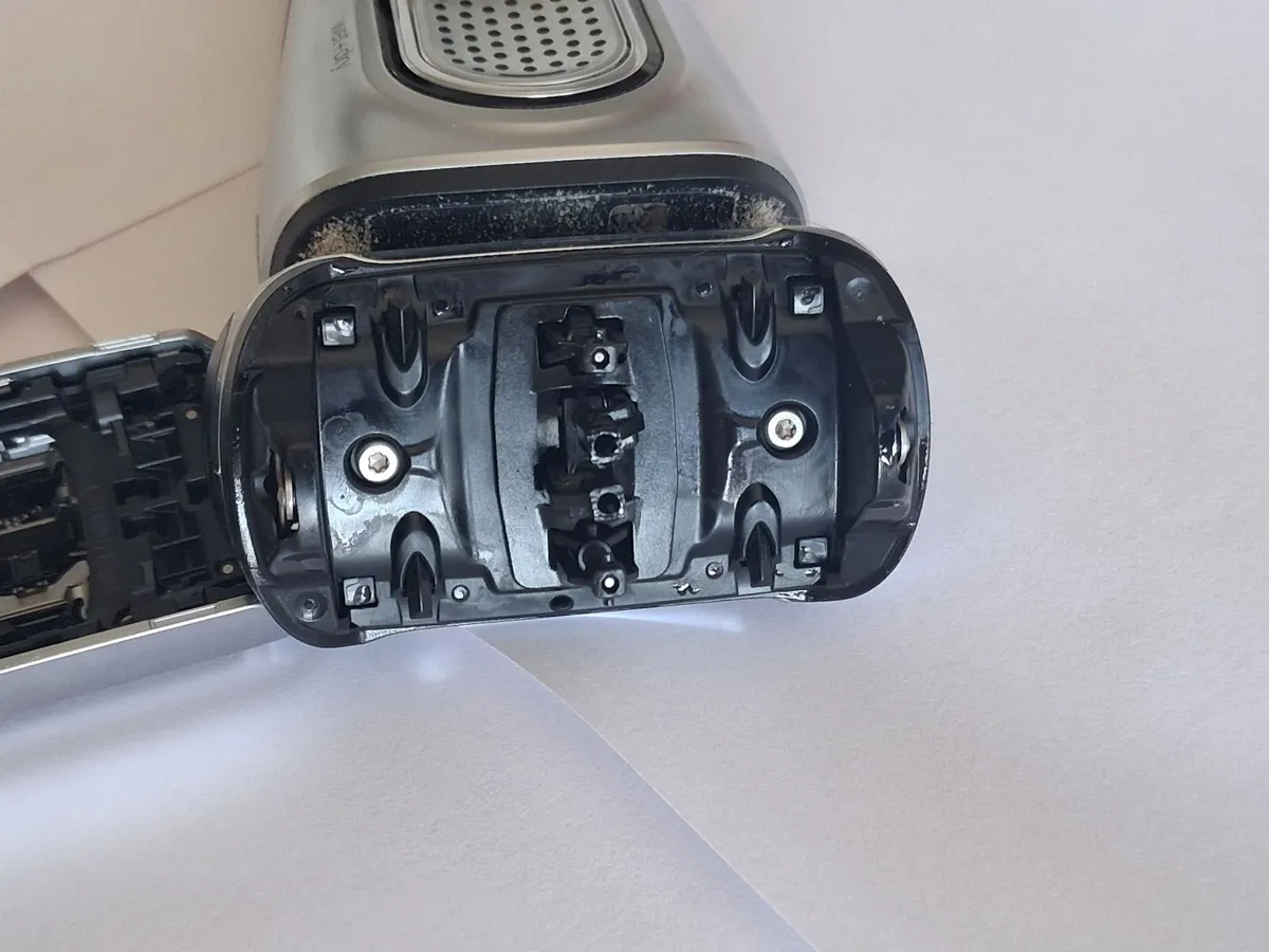 Braun Electric razor - Image 2