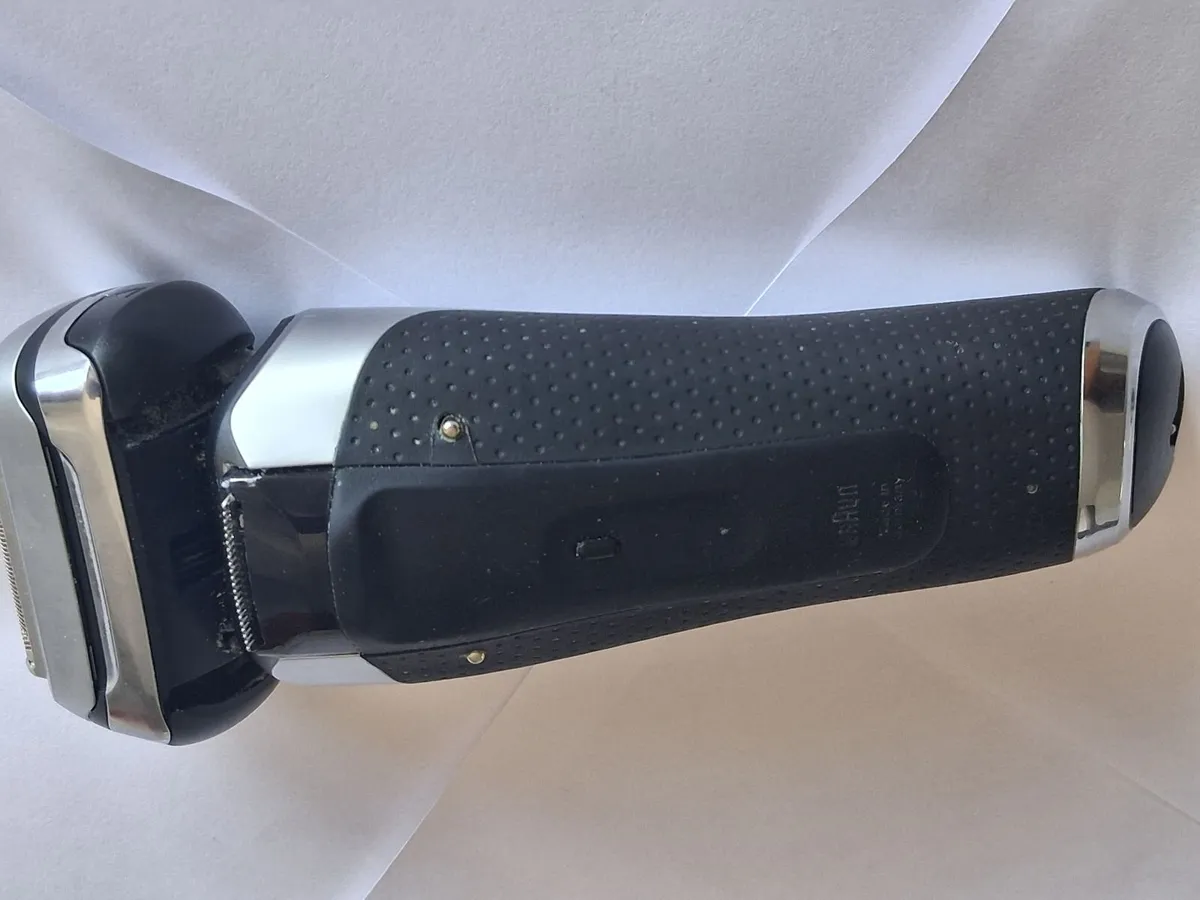 Braun Electric razor - Image 3