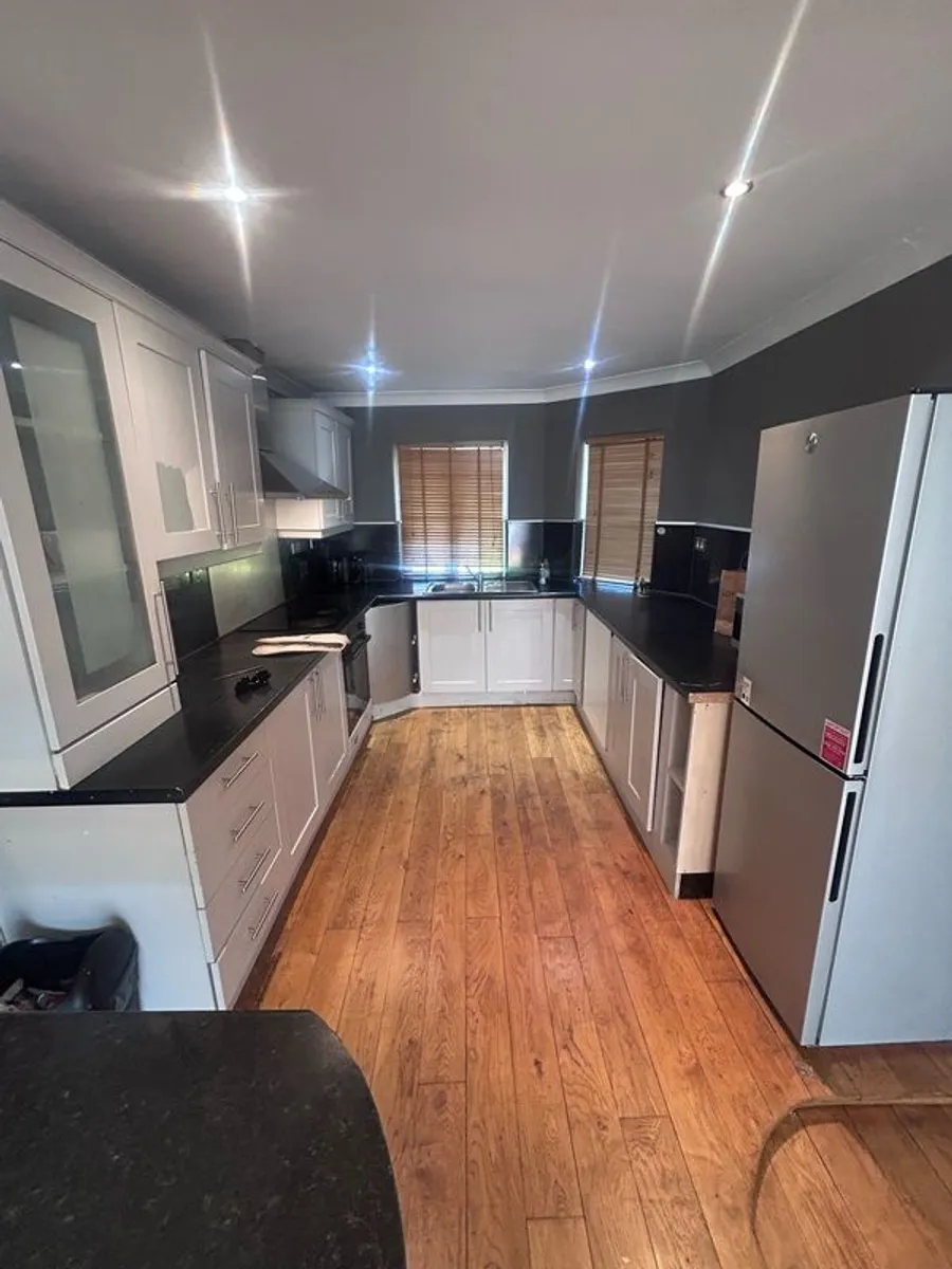 Kitchen & appliances - Image 1