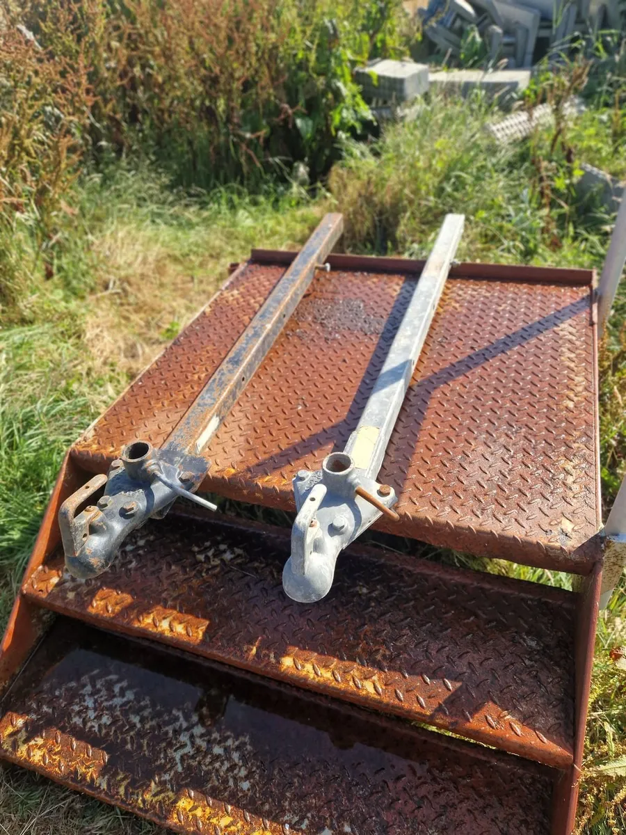 Steps and tow bars for mobile home - Image 4