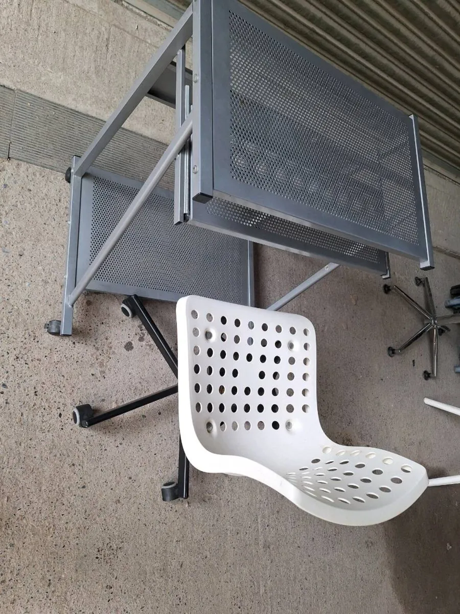 Simple desk and chair (DELIVERY) - Image 3