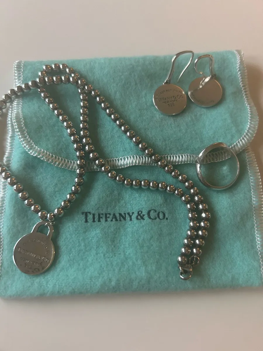 Tiffneys solid silver set - Image 1