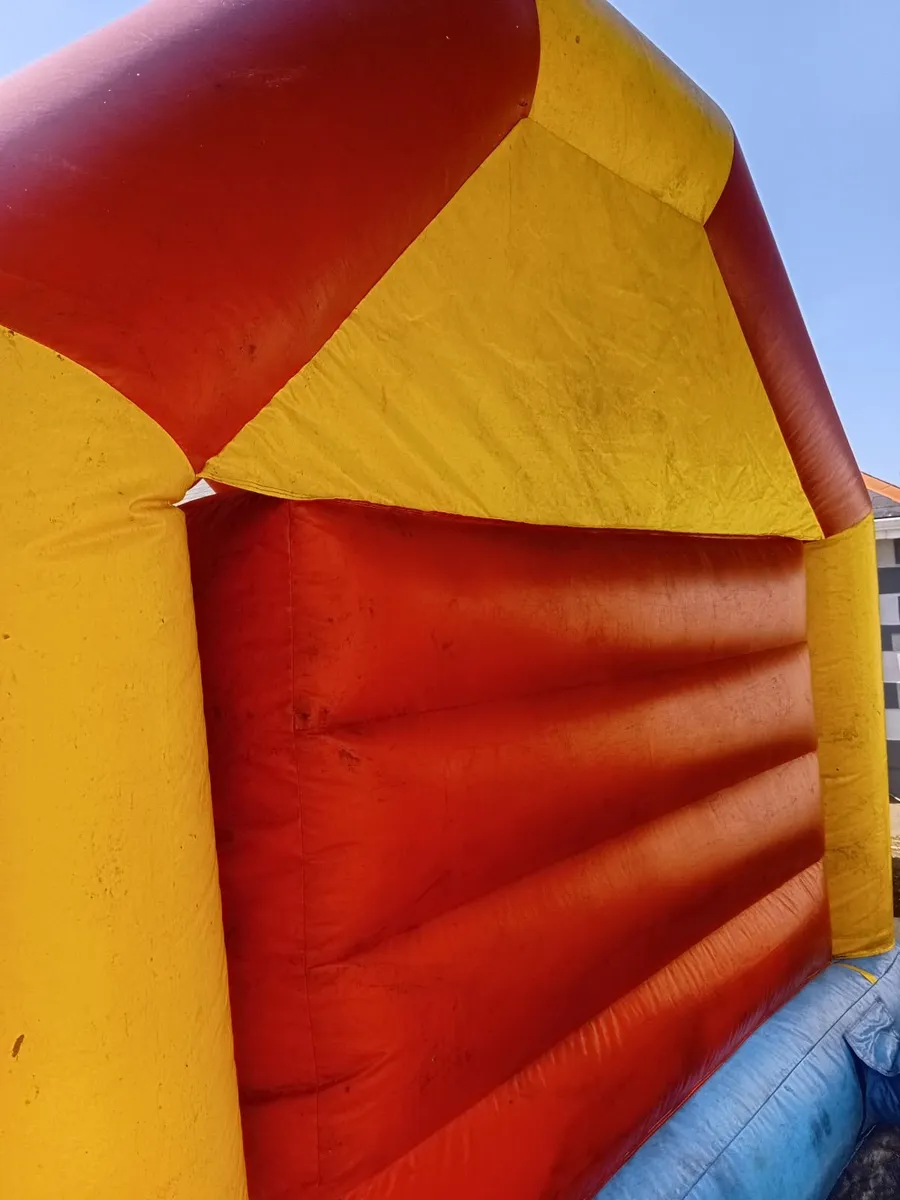 Bouncy castle - Image 2