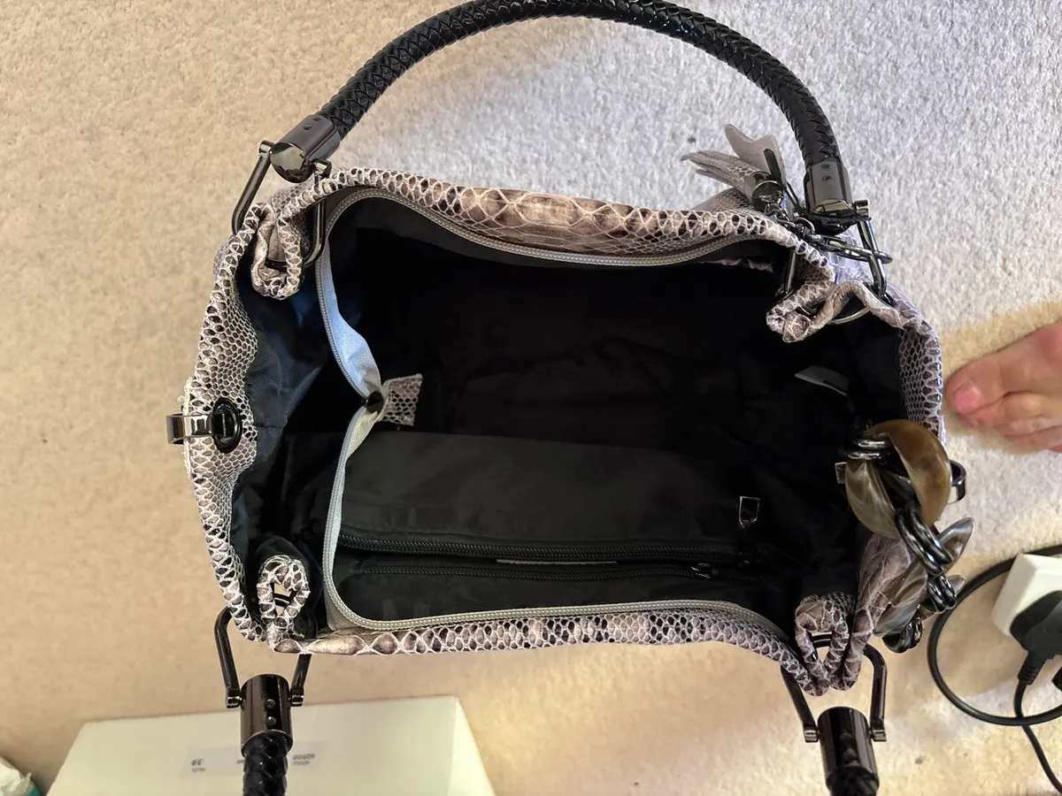 Leather handbag (new) for sale - Image 4