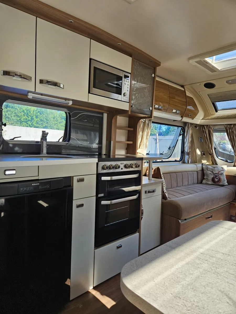 Swift Elegance 530 - 4 Berth Caravan - Image 3