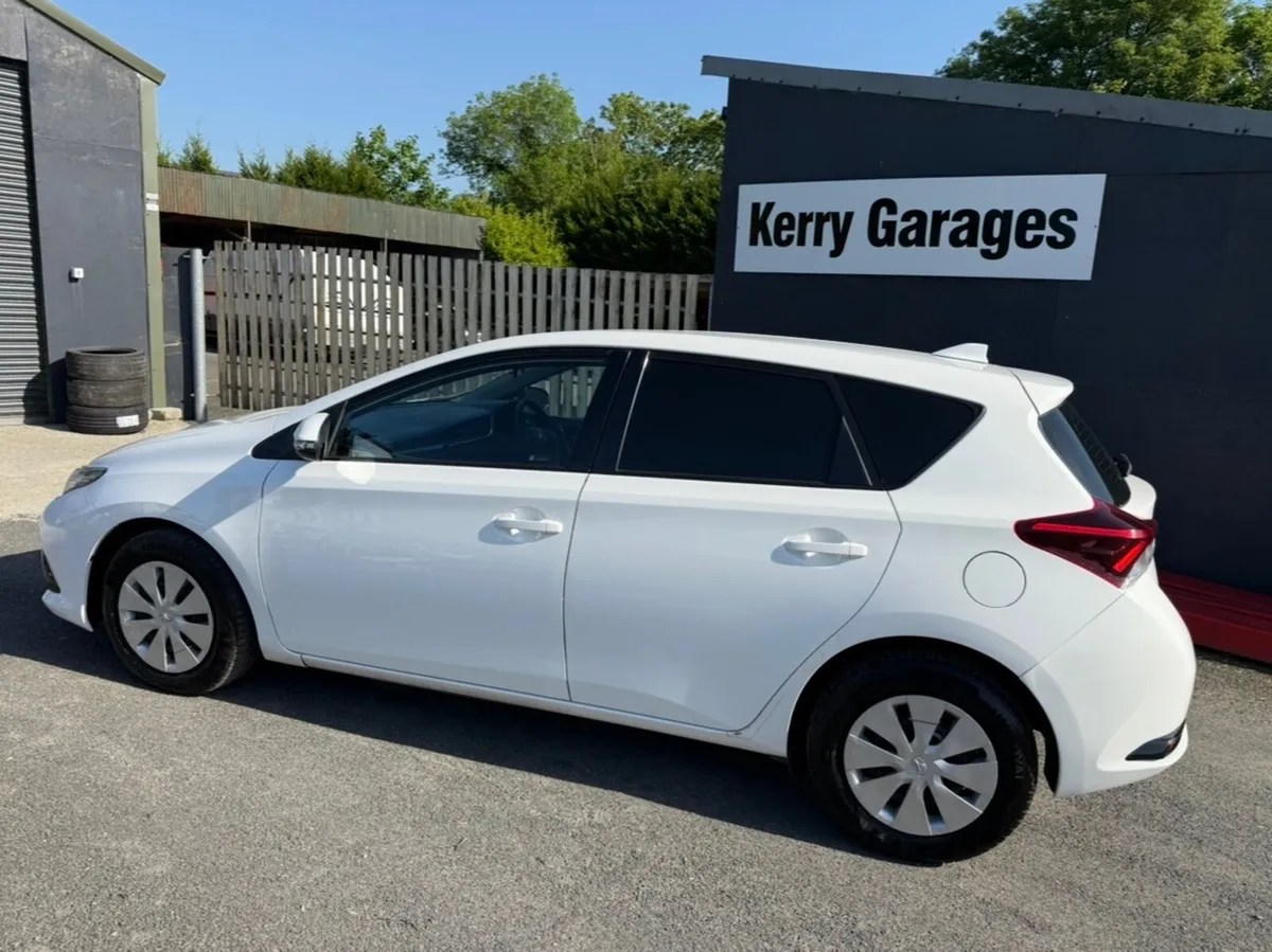 2017 Toyota Auris D4D low mileage 1 owner - Image 2