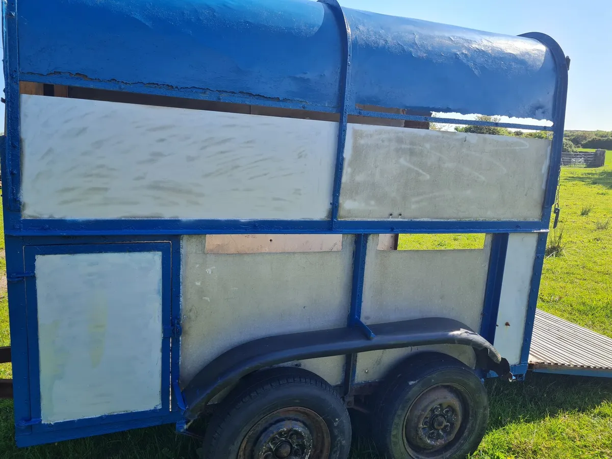 Trailer - Image 1