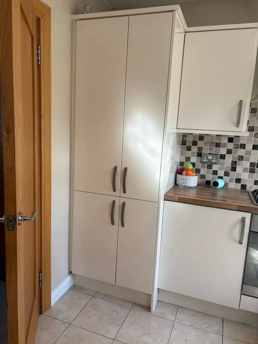 Cream High Gloss Kitchen - Image 4