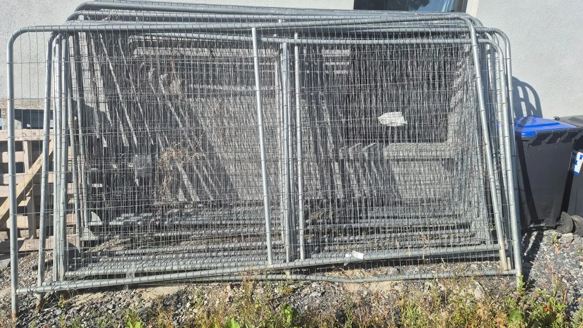 Construction fencing - Image 2