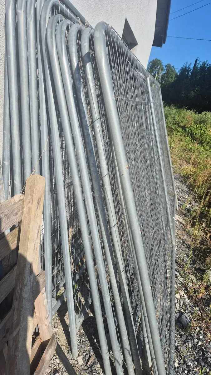 Construction fencing - Image 1