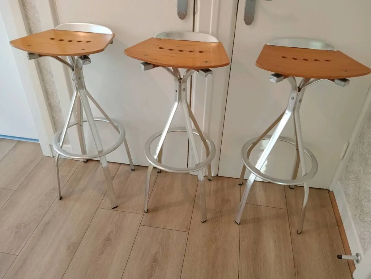 3 kitchen bar stools - Image 1