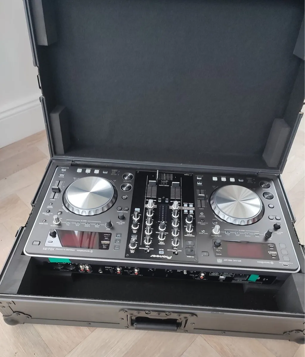 XDJ-R1 digital turntables - Image 2