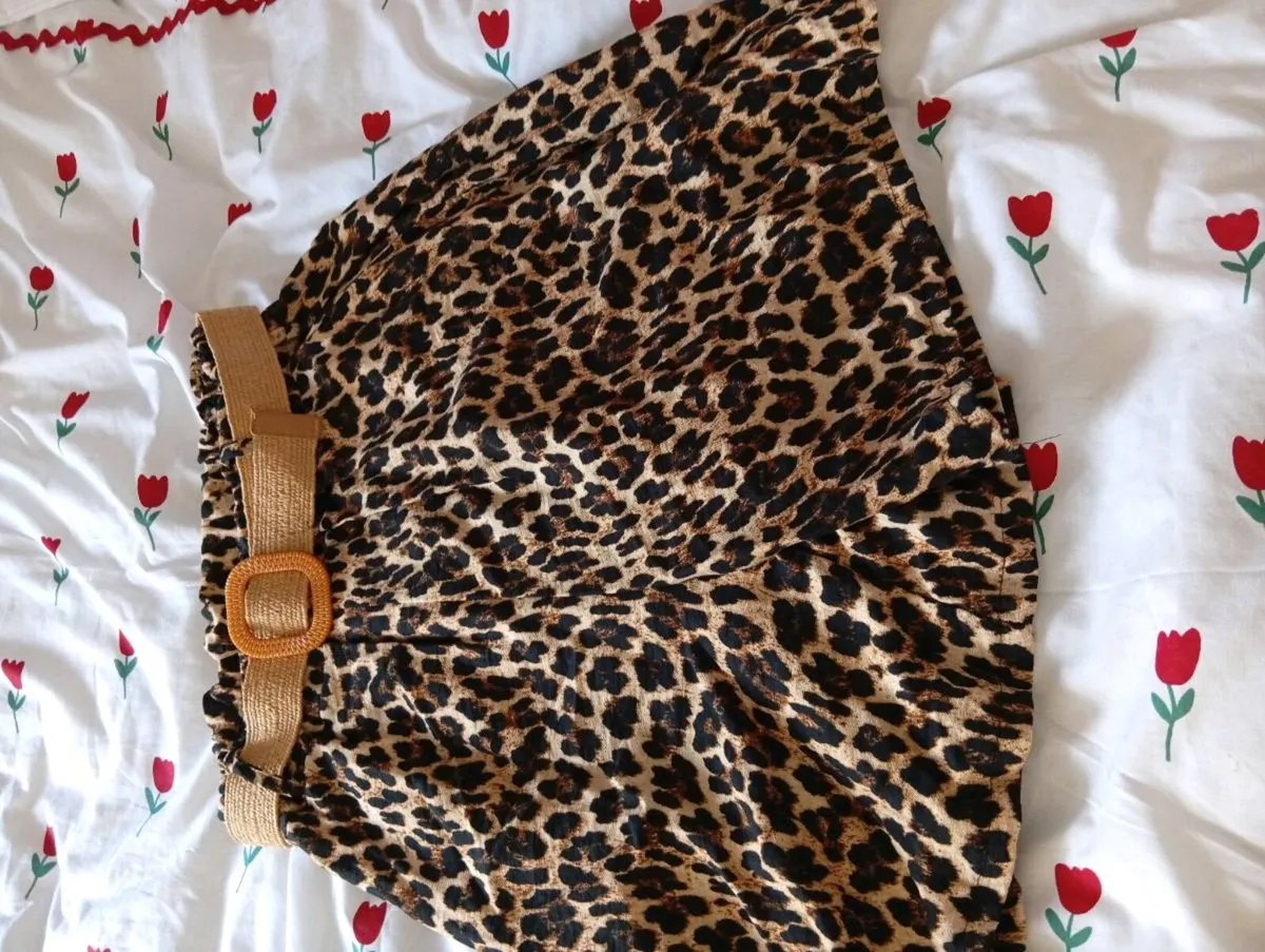 Ladies shorts size 10 - Image 4